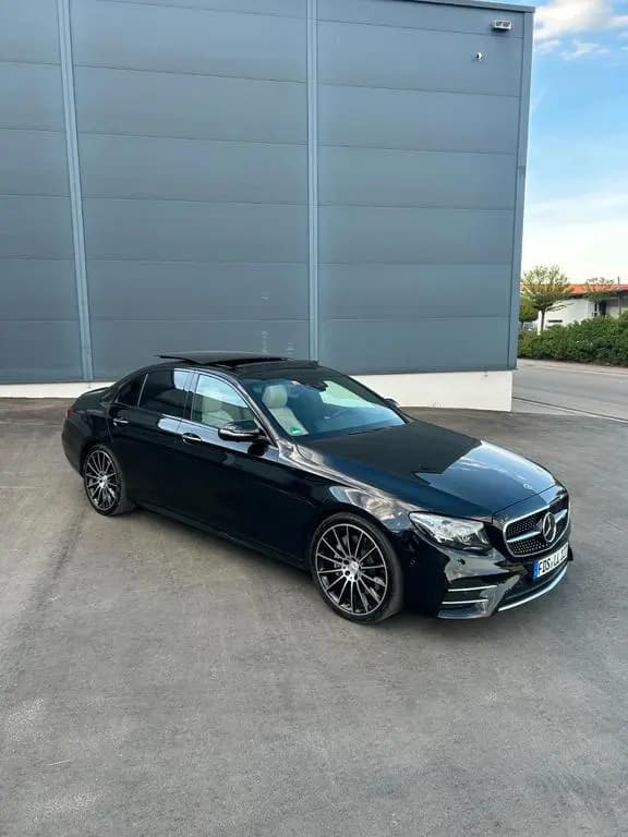Main__Slider__Photo:Mercedes-Benz E 43 AMG Mercedes-AMG E 43 4MATIC Autom. Mer... 09/2017-0