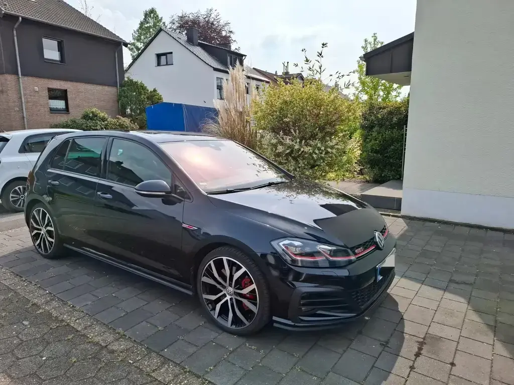 Main__Slider__Photo:Volkswagen Golf 2.0 TSI OPF DSG GTI Performance GTI Per... 02/2020-1