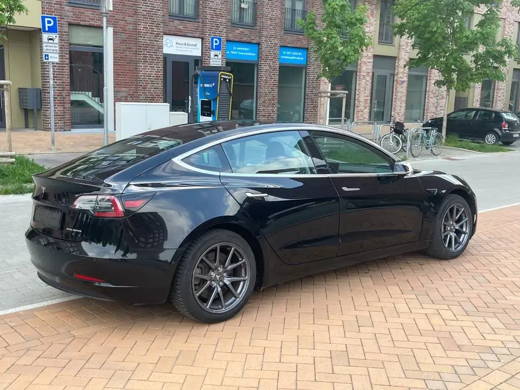 Main__Slider__Photo:Tesla Model 3 Langstreckenbatterie - Allradantrieb... 04/2019-1