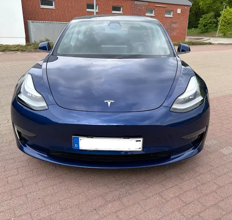 Main__Slider__Photo:Tesla Model 3 Allradantrieb mit Dualmotor Long Range 02/2020-1