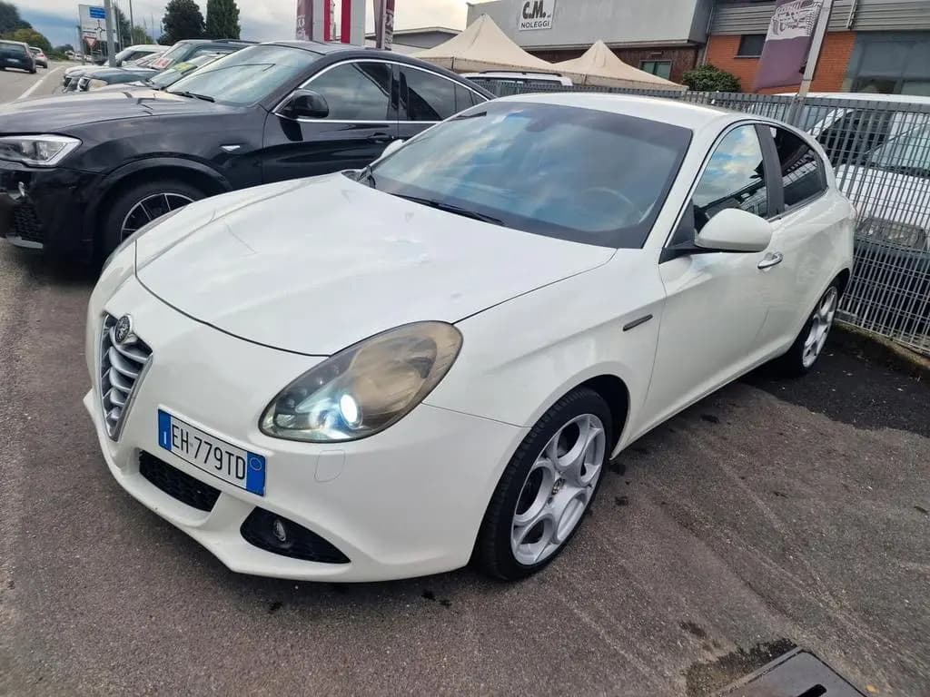 Main__Slider__Photo:Alfa Romeo Giulietta 1.4 Turbo 120 CV Distinctiv 05/2011-0