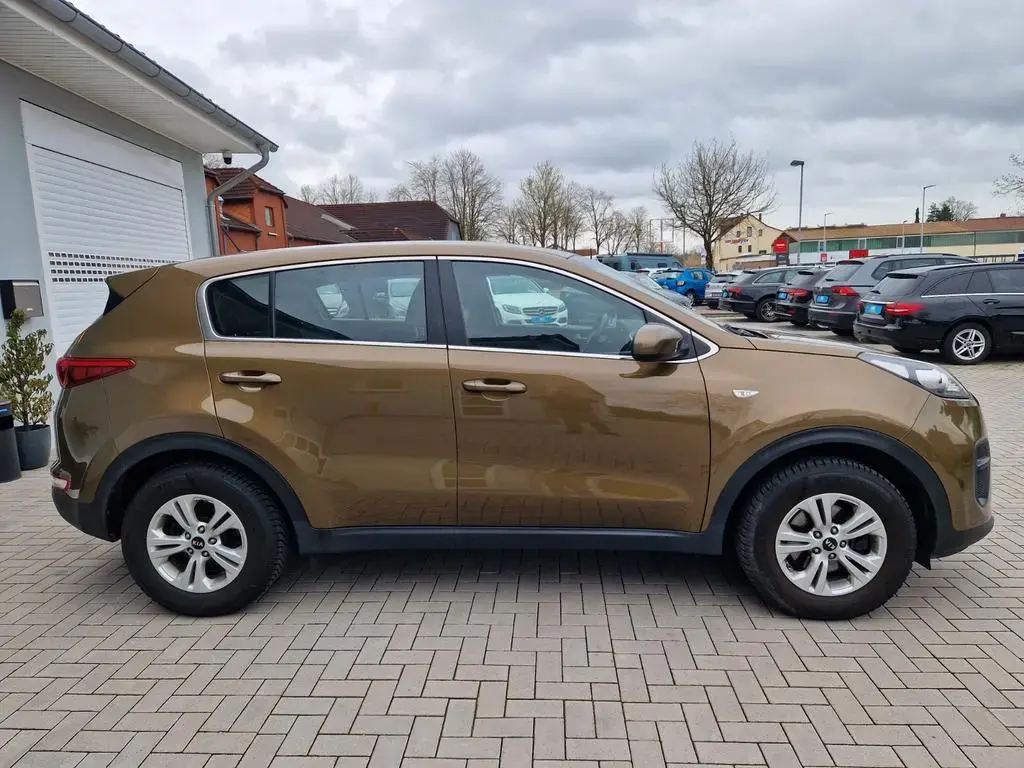 Main__Slider__Photo:Kia Sportage Attract+Scheckheft+AHK+HU und Öl neu 07/2016-1