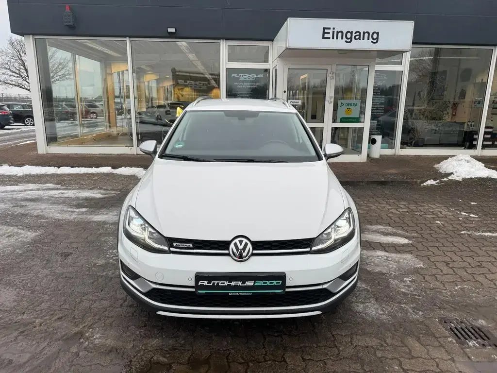 Main__Slider__Photo:Volkswagen Golf VII Variant Alltrack 4Motion ACC LED 08/2018-1