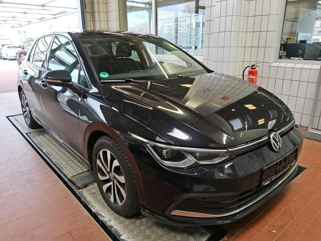 Main__Slider__Photo:Volkswagen Golf VIII Lim.Active2.0TDI DSG/PANO/AHK/GARANTIE 09/2022-1