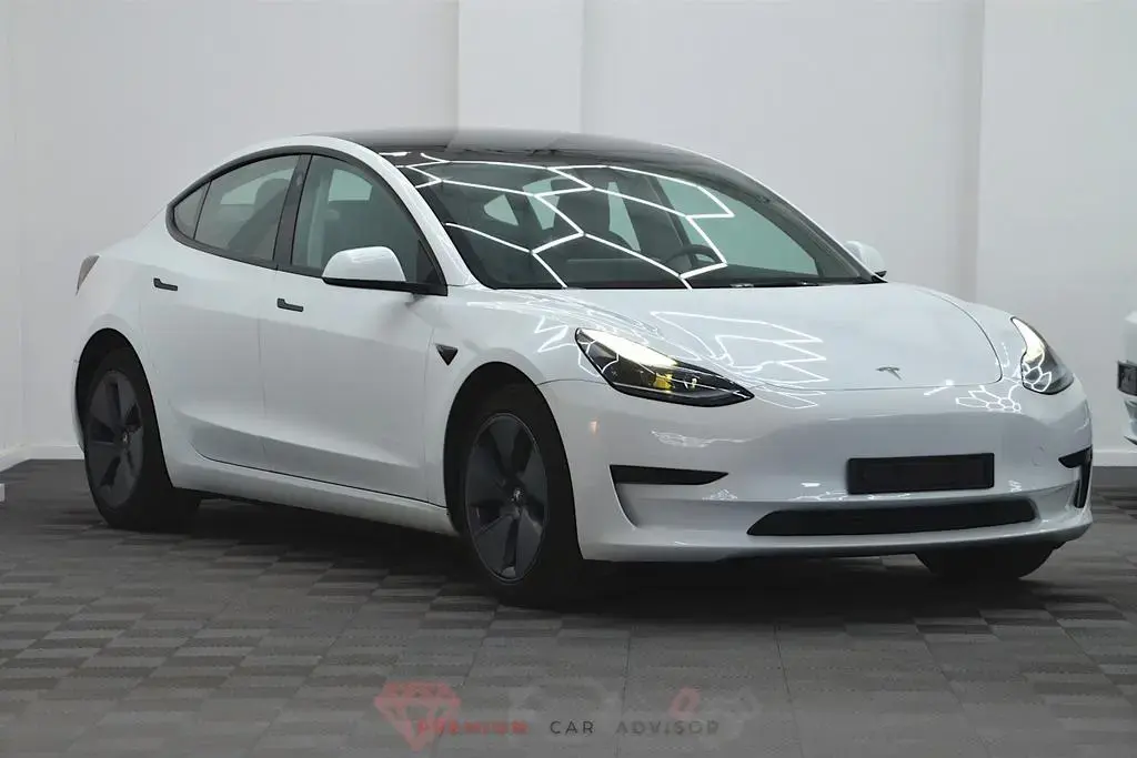 Main__Slider__Photo:Tesla Model 3 Standard Range Plus RWD 12/2022-1