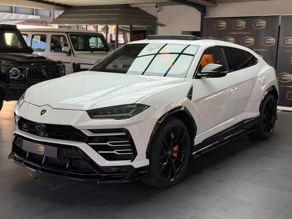 Main__Slider__Photo:Lamborghini Urus Bang&Olufsen*Panorama*2TV 04/2021-0