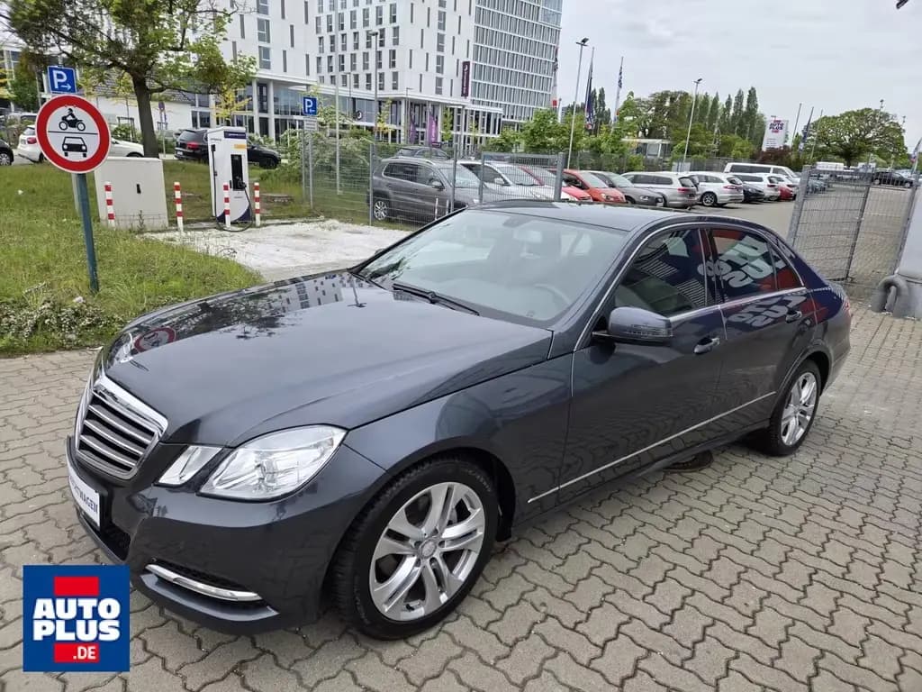 Main__Slider__Photo:Mercedes-Benz E 200 BlueEFFICIENCY 7G-TRONIC Avantgarde NAVI+G 06/2012-0