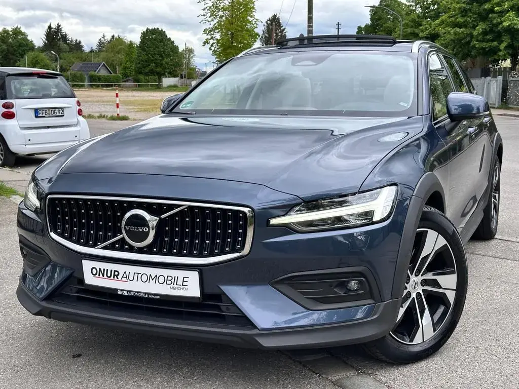 Main__Slider__Photo:Volvo V60 Cross Country Plus AWD Navi Leder Pano ACC 11/2022-1