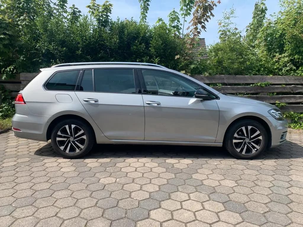 Main__Slider__Photo:Volkswagen Golf VII 2.0 TDI SCR DSG IQ.DRIVE Variant 02/2020-0