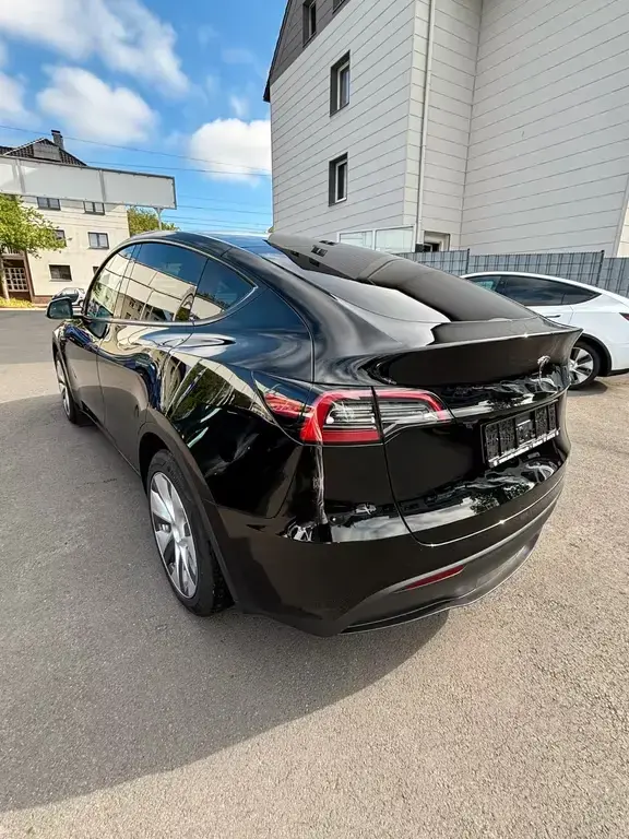 Main__Slider__Photo:Tesla Model Y Basis RWD # black # AHK # MWST. 05/2023-1