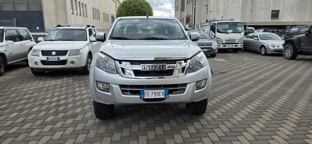 Main__Slider__Photo:Isuzu D-Max 2.5 Crew Cab Solar A/T 4WD VEICOLO P 12/2016-0