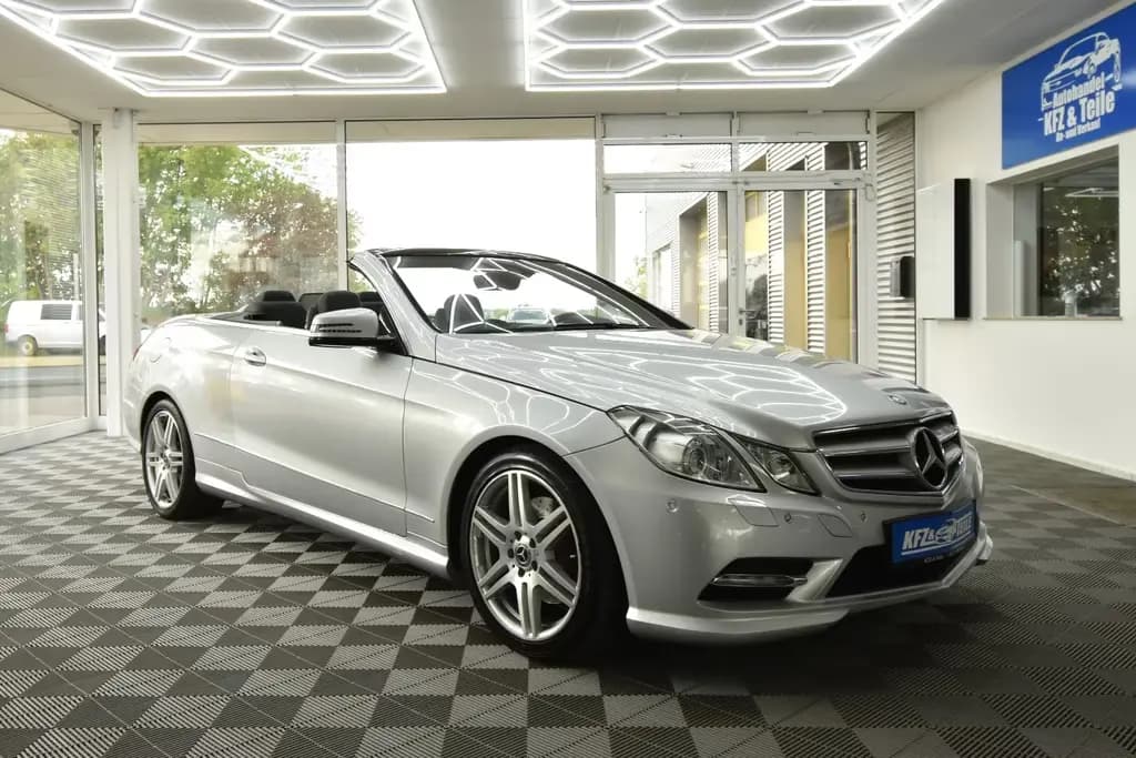 Main__Slider__Photo:Mercedes-Benz E 250 Cabrio SHZ NAVI SBL AHK TEMP 07/2012-0
