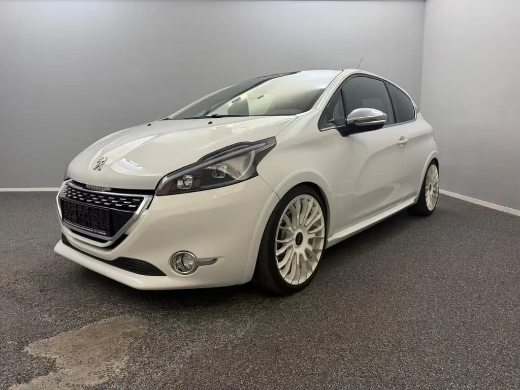 Main__Slider__Photo:Peugeot 208 GTi JBL SOUND*BLUETOOTH*SITZHEIZNG*ALL WHITE 07/2013-0