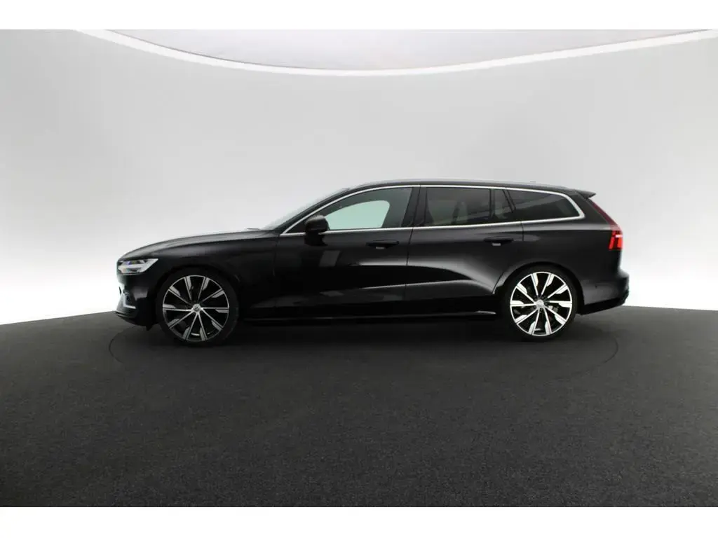Main__Slider__Photo:Volvo V60 B4 Ultimate Bright 10/2022-1