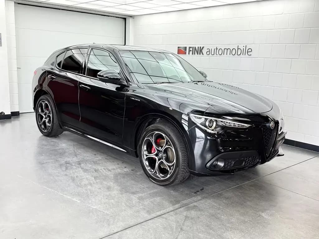Main__Slider__Photo:Alfa Romeo Stelvio 2.2 D Veloce Q4 1.Hand Panodach 07/2022-0