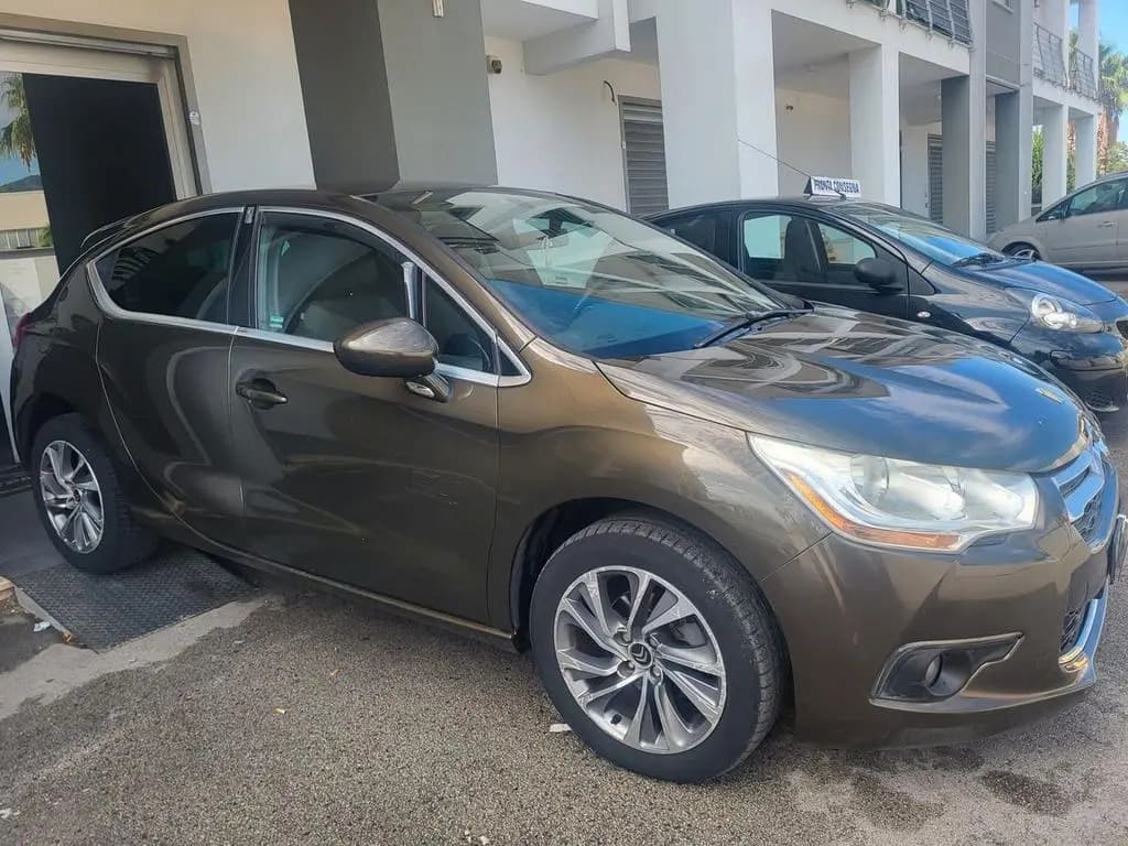 Main__Slider__Photo:DS Automobiles DS4 Ds DS4 4 1.6 e-HDi 110 airdream Chic05/2012 05/2012-0