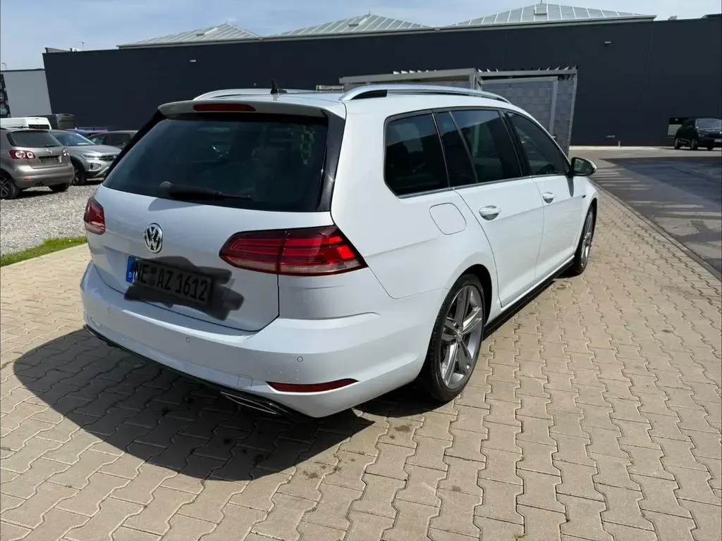 Main__Slider__Photo:Volkswagen Golf 2.0 TDI DSG Variant R-Line Paket innen auße 06/2017-1
