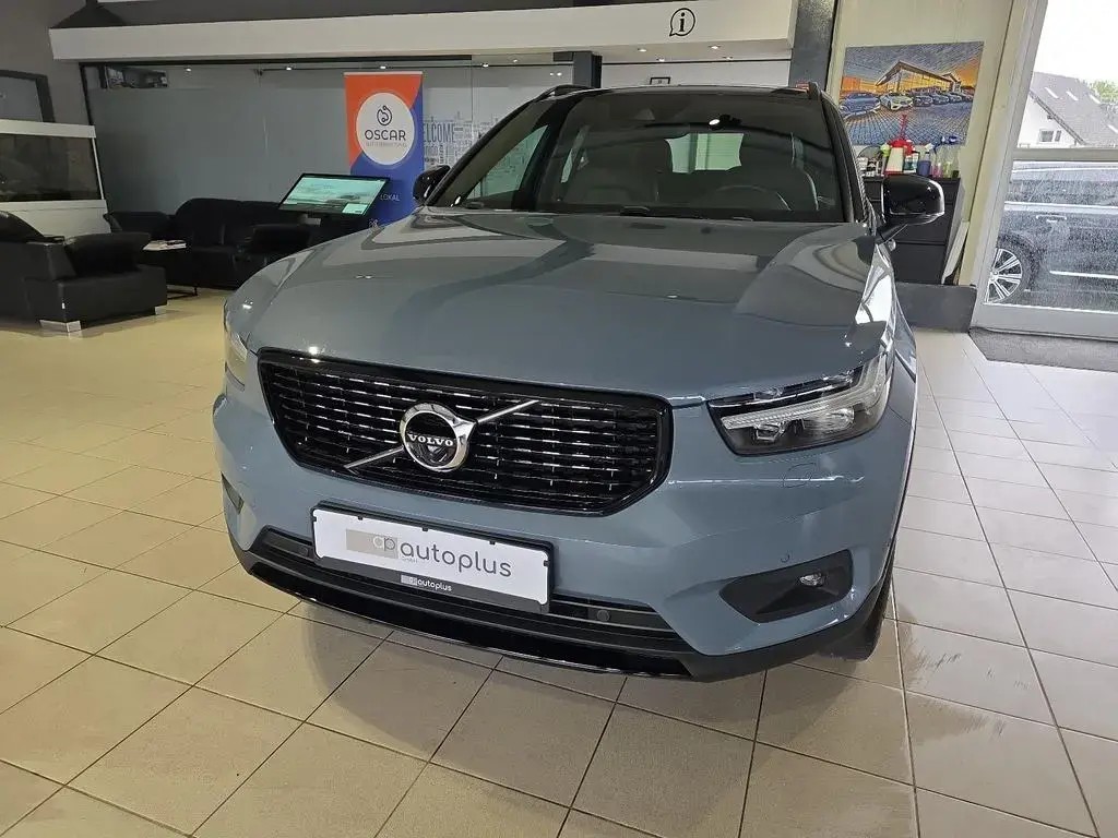 Main__Slider__Photo:Volvo XC40 B4 R-Design ACC 360° Leder 19Zoll WinterPkt 03/2022-1