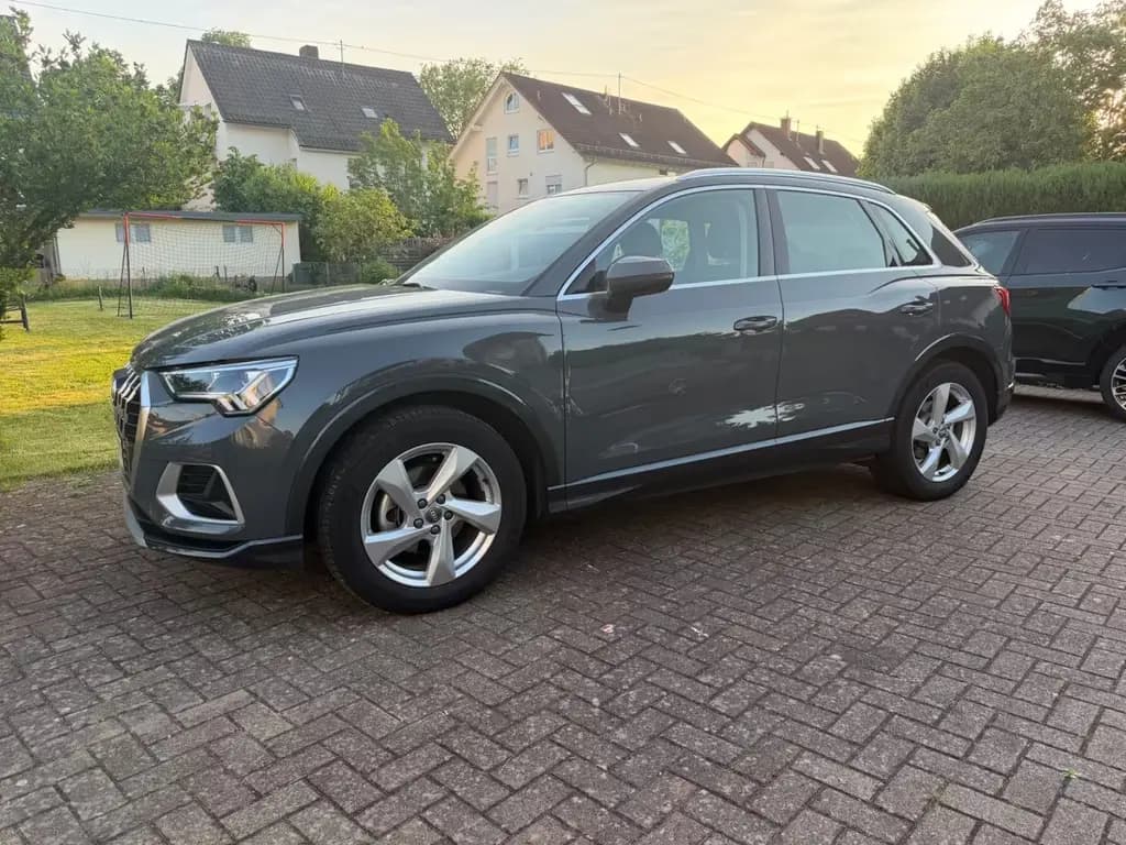 Main__Slider__Photo:Audi Q3 35 TFSI S tronic advanced in Top Zustand 03/2019-0