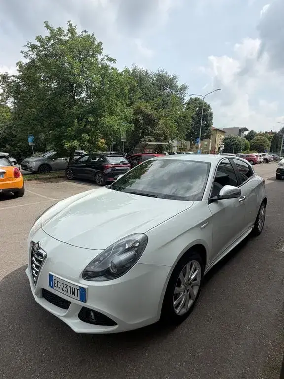 Main__Slider__Photo:Alfa Romeo Giulietta 1.4 Turbo 120 CV Distinctiv 07/2010-1