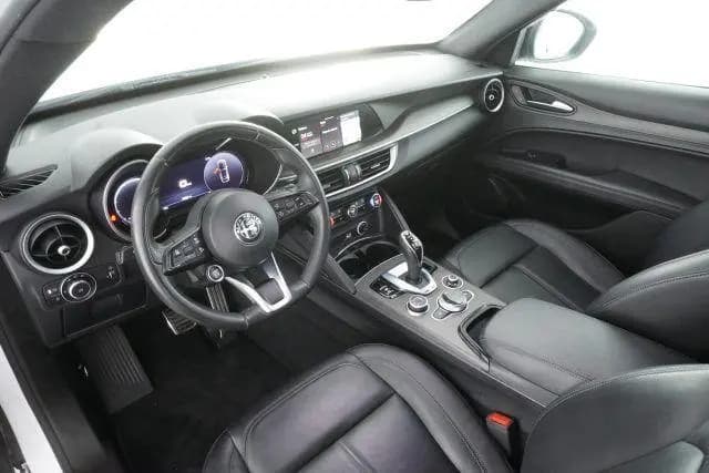 Main__Slider__Photo:Alfa Romeo Stelvio ALFA ROMEO Stelvio Stelvio 2.2 Turbodiesel 210 C 07/2023-0