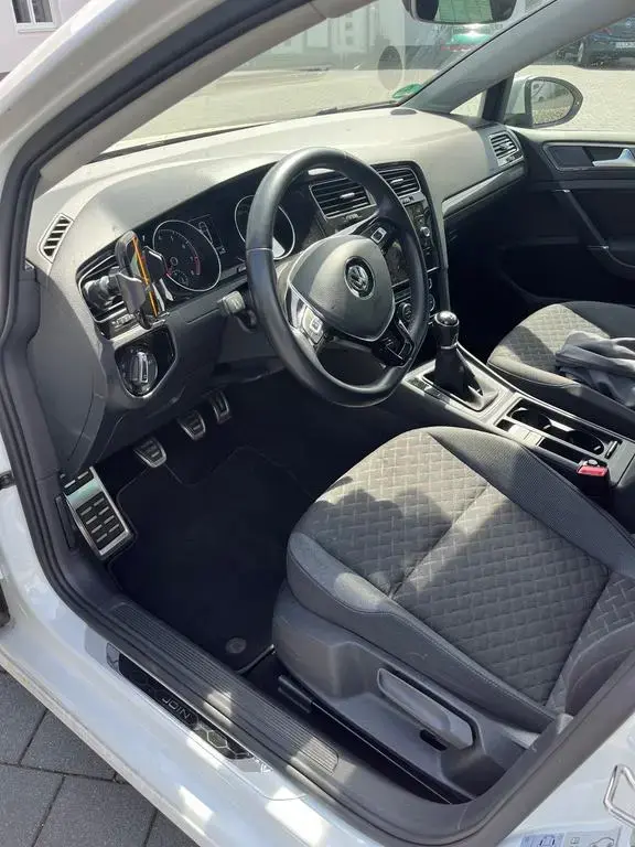 Main__Slider__Photo:Volkswagen Golf 1.0 TSI OPF JOIN Variant JOIN 09/2018-1
