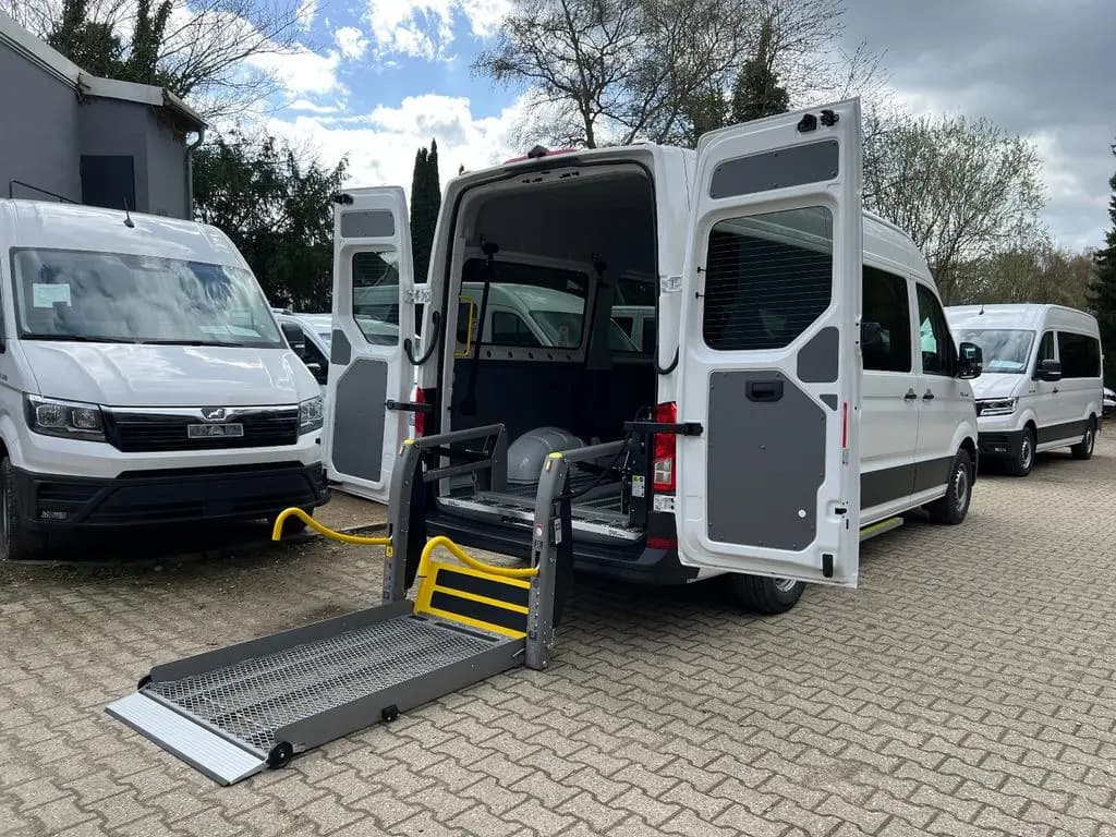 Main__Slider__Photo:MAN TGE KMP/BTW Rollstuhllift Trittstufe null-0