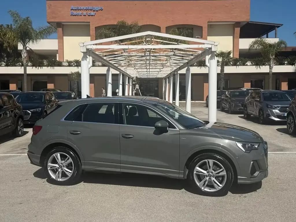 Main__Slider__Photo:Audi Q3 35 TDI quattro S line edition 04/2019-0