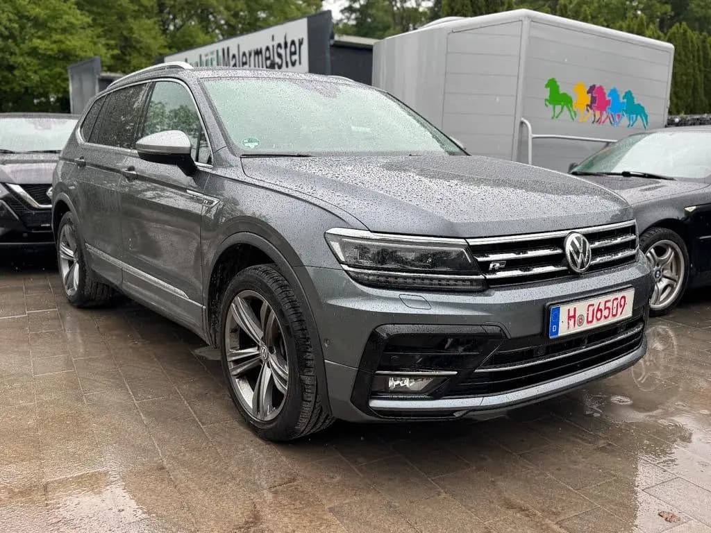 Main__Slider__Photo:Volkswagen Tiguan Allspace 4Motion R-Line 01/2020-0