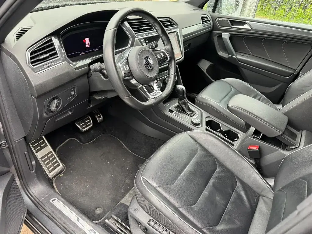Main__Slider__Photo:Volkswagen Tiguan Allspace 4Motion R-Line 01/2020-1