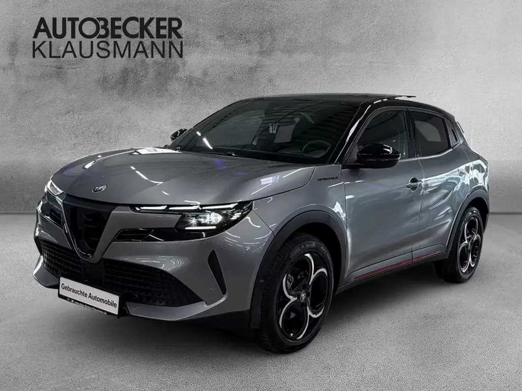 Main__Slider__Photo:Alfa Romeo Junior Ibrida 1.2 VGT 48V-Hybrid 100 kW Speciale 05/2025-0