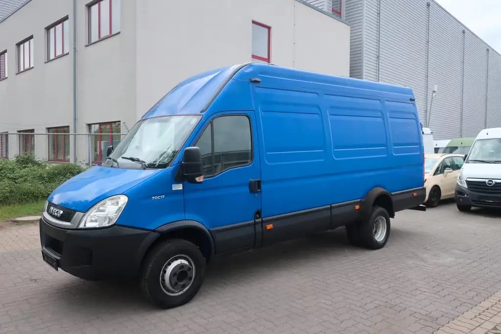 Main__Slider__Photo:Iveco Other Nr.7 Daily 70C17V AHK / Kamera / Maxi 12/2010-0
