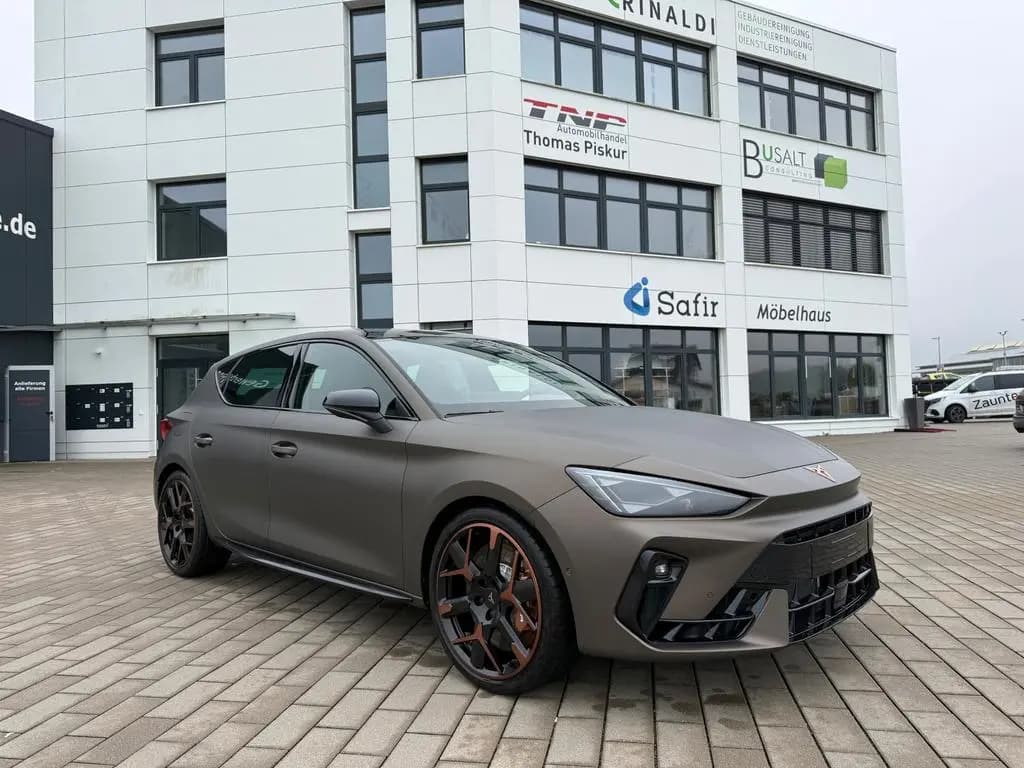 Main__Slider__Photo:Cupra Leon 2.0 TSI VZ EXTREME+AHK+Century Bronze Matt 05/2026-0
