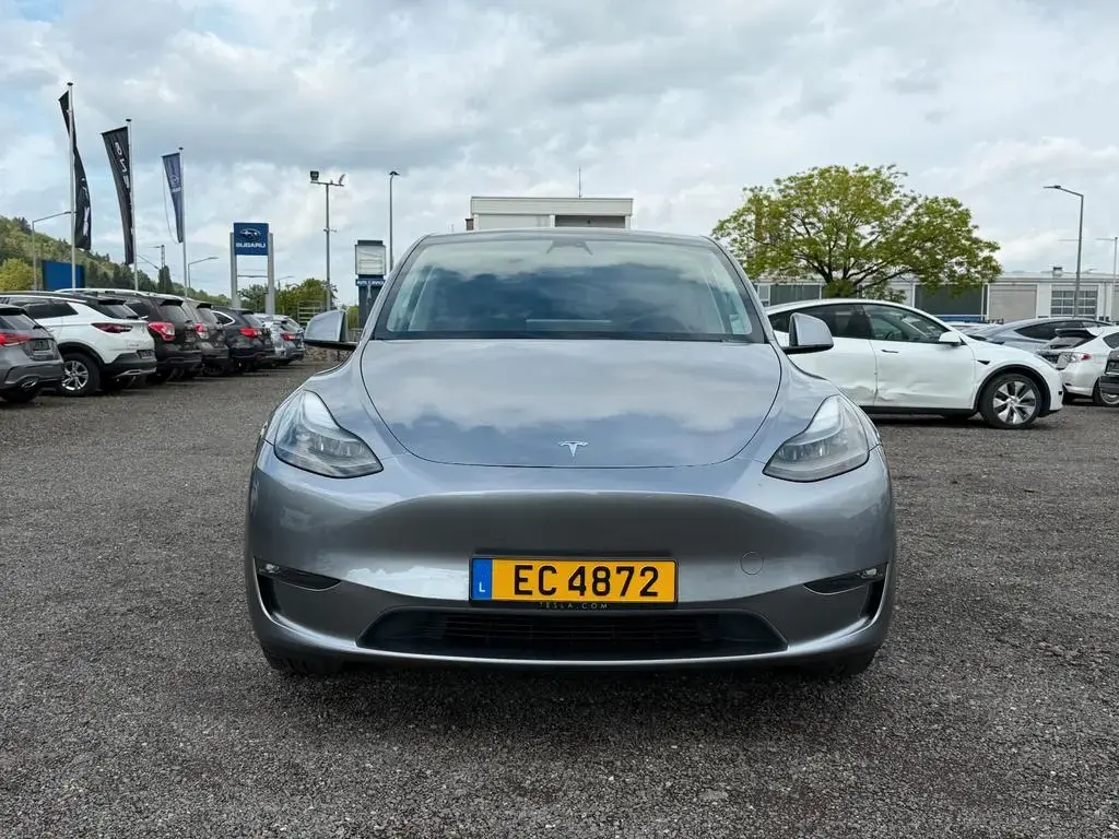 Main__Slider__Photo:Tesla Model Y Long Range Dual AWD 02/2024-1