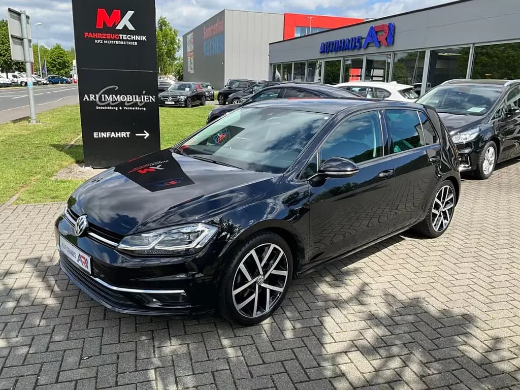Main__Slider__Photo:Volkswagen Golf VII Lim. 1.4 TSI Highline DSG 10/2017-0