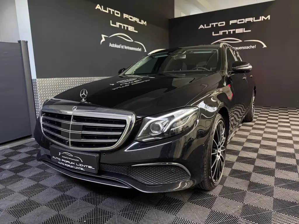 Main__Slider__Photo:Mercedes-Benz E-Class d 4Matic T-SCHECKH.-LED-AMG 20"-AIRMATIC- 12/2018-0