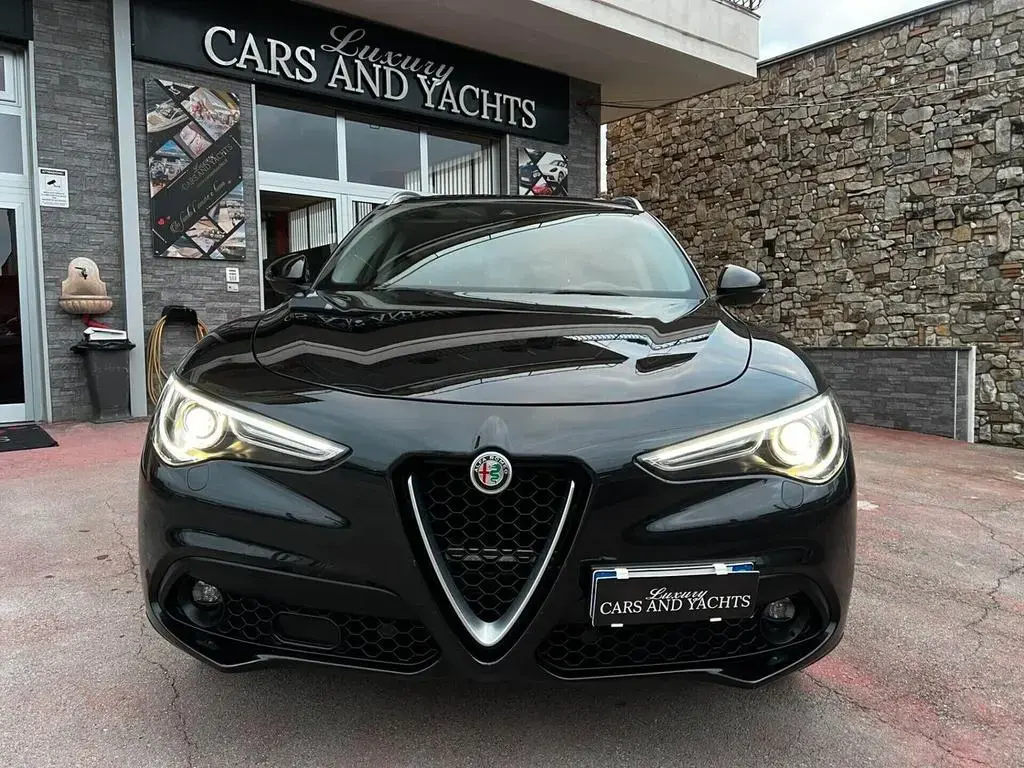 Main__Slider__Photo:Alfa Romeo Stelvio 2.2 210 CV AT8 Q4 -2018 08/2018-1
