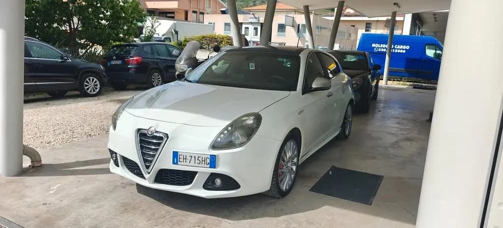 Main__Slider__Photo:Alfa Romeo Giulietta 1.4 Turbo MultiAir Distinct 05/2011-0