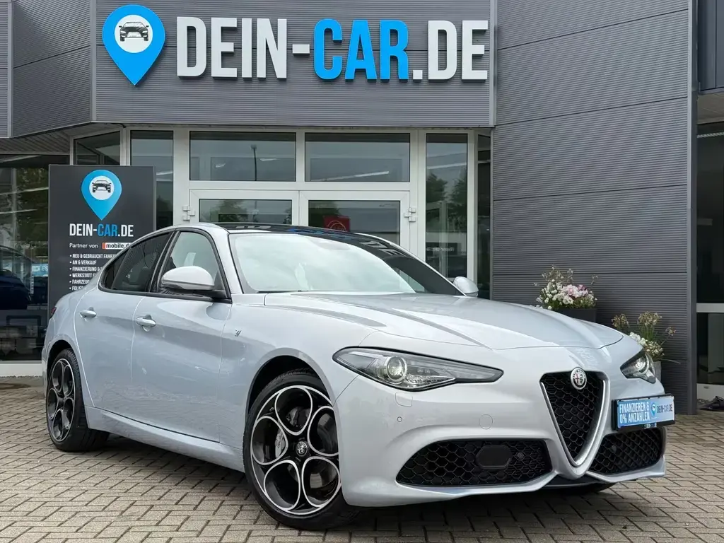 Main__Slider__Photo:Alfa Romeo Giulia Ti Q4*Bi-XENON*NAVI*R-KAMERA* 09/2022-1