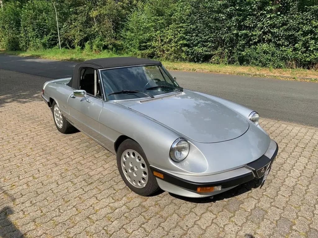 Main__Slider__Photo:Alfa Romeo Spider 04/1985-0