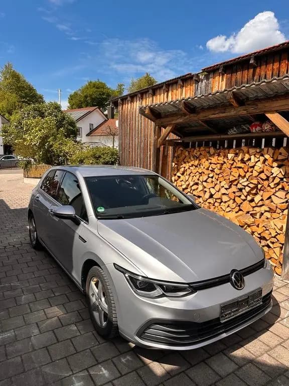 Main__Slider__Photo:Volkswagen VW Golf 8 Style eTSi DSG inkl. Winterreifen 10/2020-0