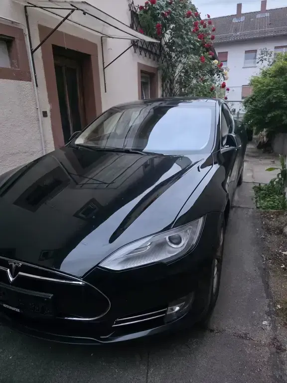 Main__Slider__Photo:Tesla Model S 85D -sc01 free supercharging-Autopilot 04/2015-1