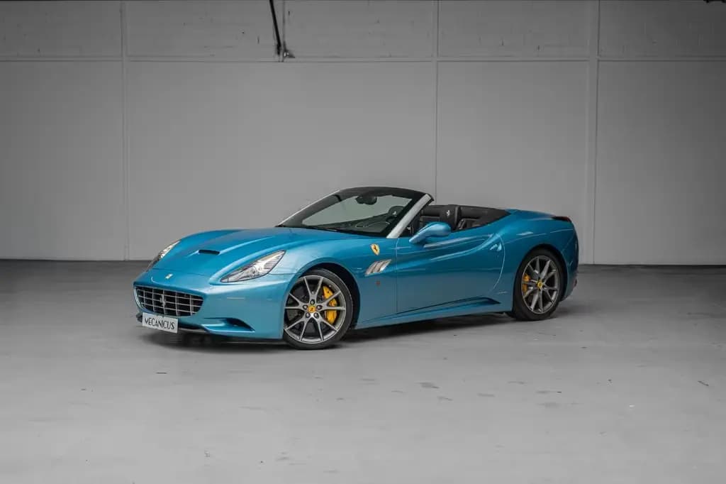 Main__Slider__Photo:Ferrari California *TailorMade Bleu Avio Metallic* 07/2011-0