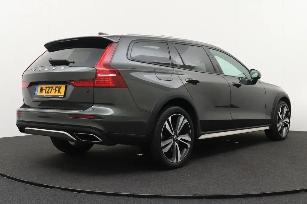 Main__Slider__Photo:Volvo V60 Cross Country B5 265PK Aut. Inscription Pano 10/2021-0