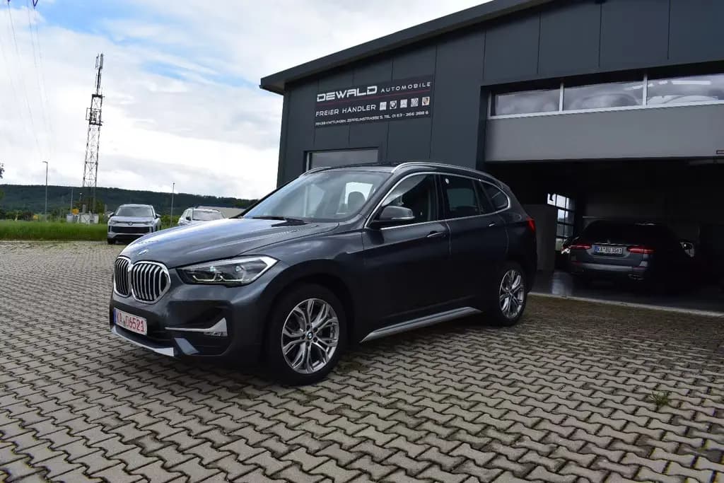 Main__Slider__Photo:BMW X1 xDrive 20 d xLine PAN-Dach/Kamera 03/2021-0