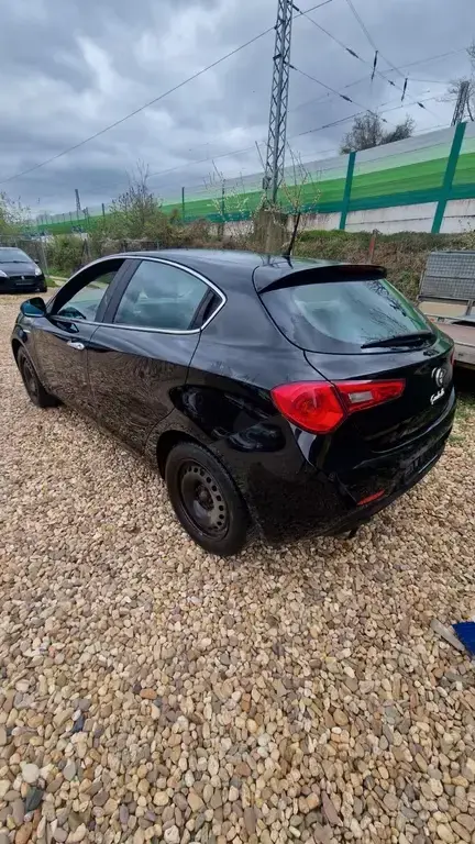 Main__Slider__Photo:Alfa Romeo Giulietta Super 10/2011-1