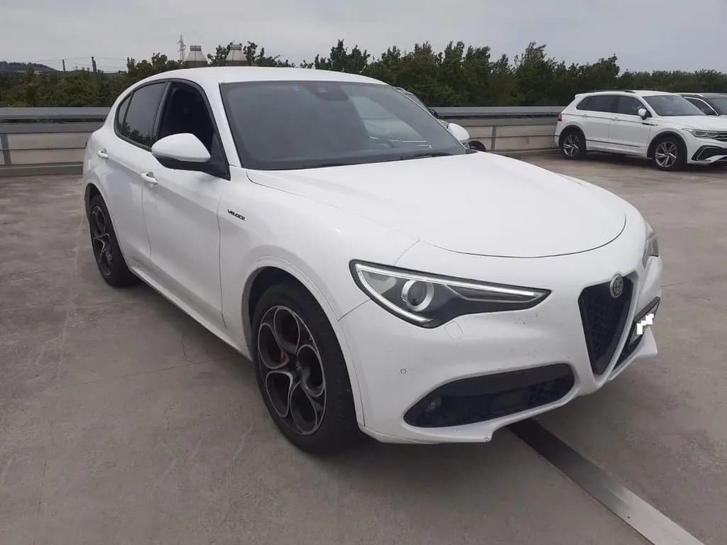 Main__Slider__Photo:Alfa Romeo Stelvio 2.2 Tb 210 CV AT8 Q4 Veloce - 01/2021-0