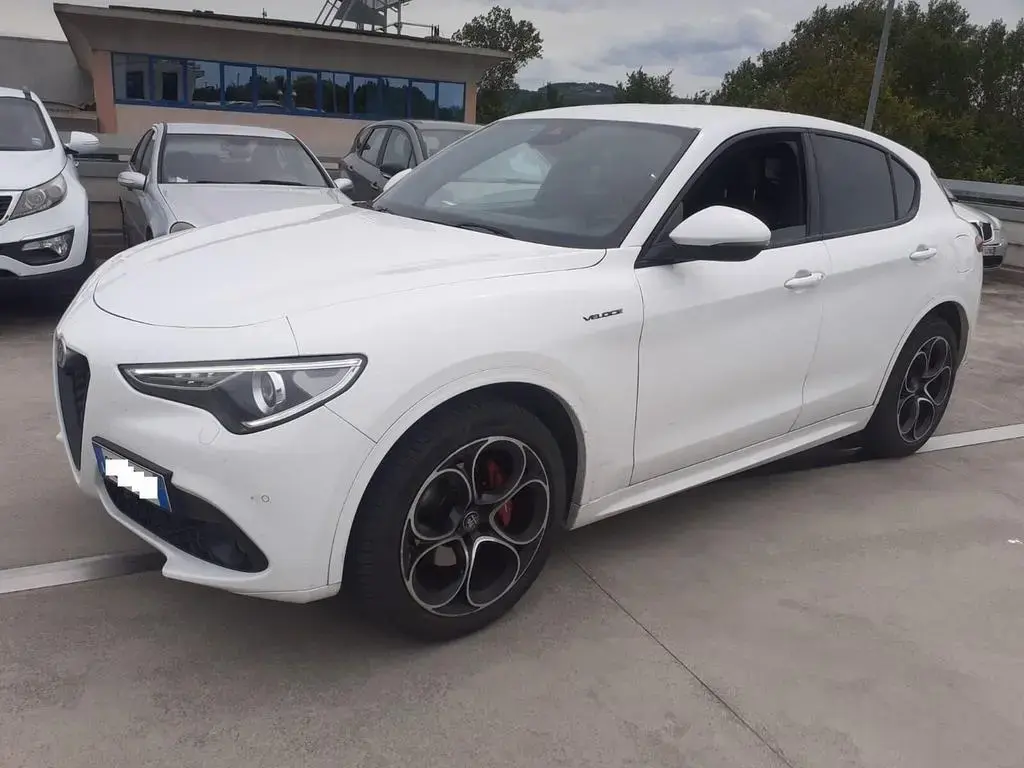 Main__Slider__Photo:Alfa Romeo Stelvio 2.2 Tb 210 CV AT8 Q4 Veloce - 01/2021-1