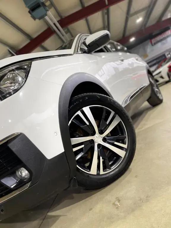 Main__Slider__Photo:Peugeot 5008 ALLURE+360°+PANO+SHZ+SPURH.+TOTW.ASSIST 07/2019-1