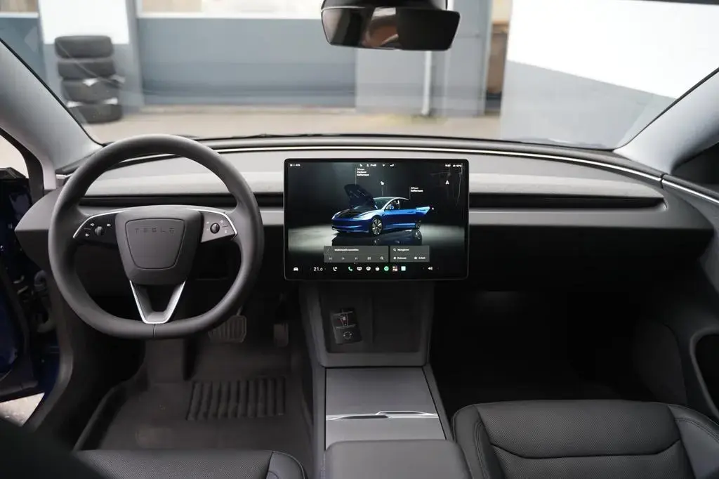 Main__Slider__Photo:Tesla Model 3 Standard Range + *Highland*AHK* 11/2023-1